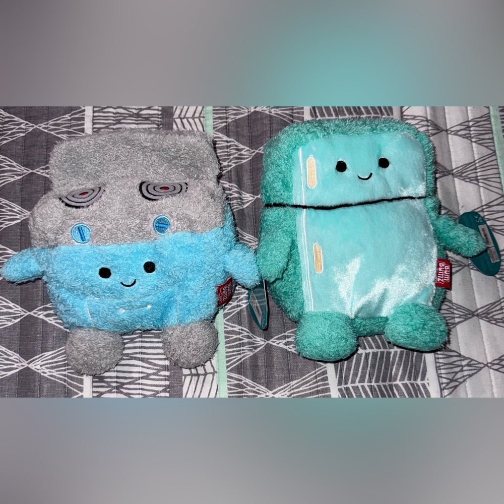 Jazwares BumBumz Olan and Reina 7.5” Plush Toys for Kids